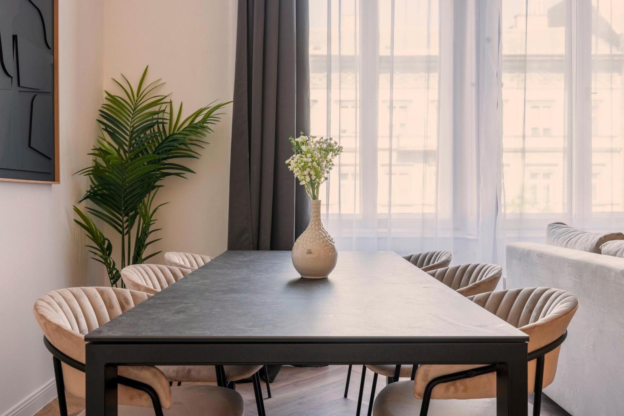 Exclusive Central 3Bedrm Stylish Residence By Prestige Homes Budapest Eksteriør billede